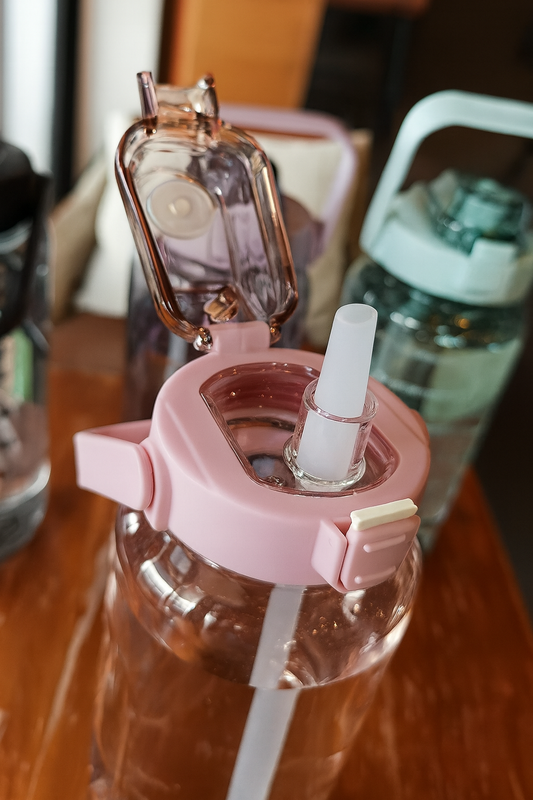 “Stay Hydrated, Stay Strong 💧 | FlexAura Premium Sports Bottle"